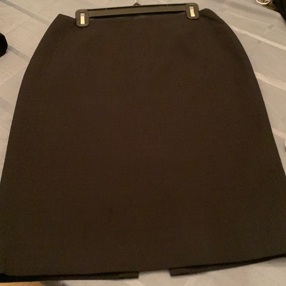 Tahari black patterned pencil skirt